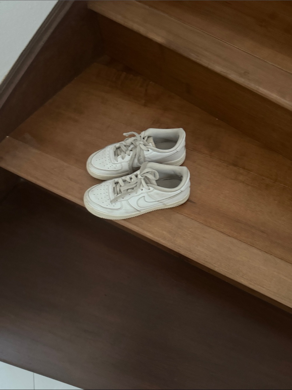 Jordan Kids Low-Top Sneakers in Cream/Off-White